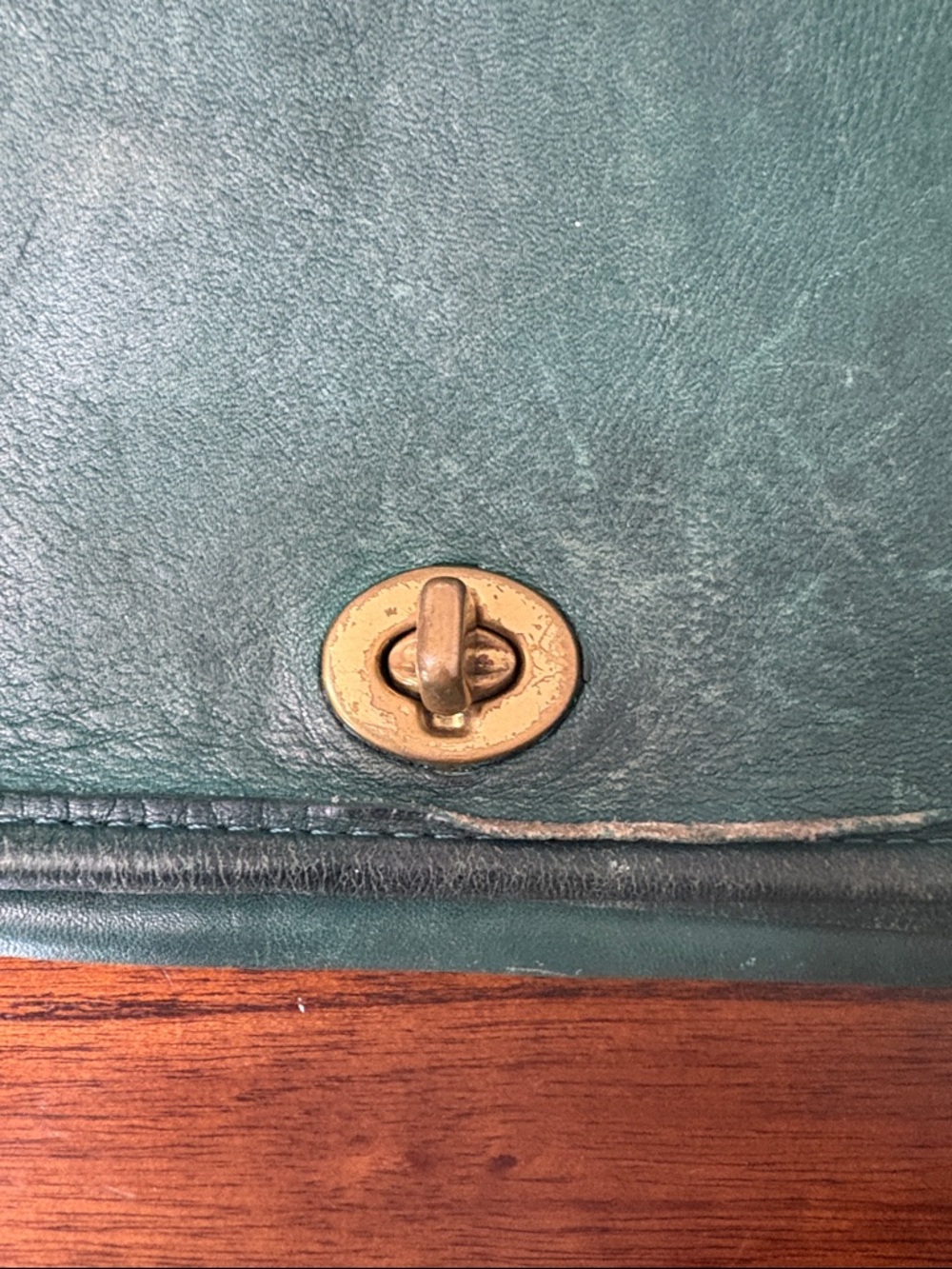 Preloved Coach Emerald Green Leather Crossbody with Gold Turn-Lock - Picture 8 of 13